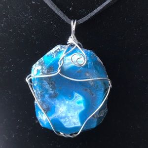 🚨Semi precious Crystallized Agate Geode Necklace